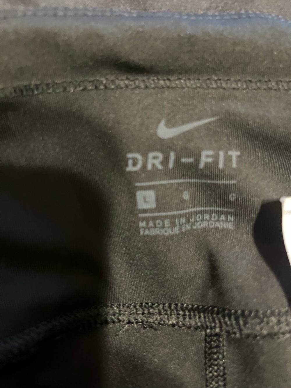 EUC WOMENS NIKE CAPRI SET SIZE LARGE - Picture 5 of 5